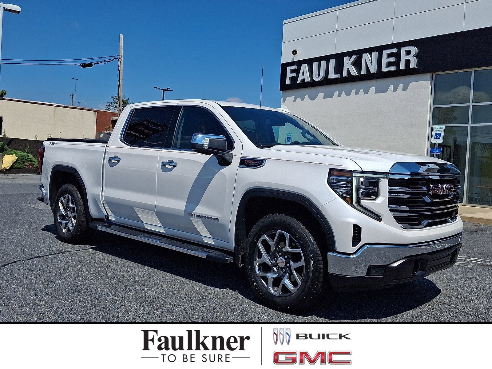 2023 GMC Sierra 1500 SLT in White Frost Tricoat — front three-quarter view
