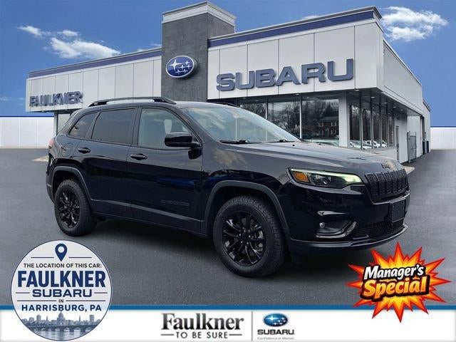 2023 Jeep Cherokee Altitude Lux 4x4 in Diamond Black Crystal Pearlcoat — front three-quarter view