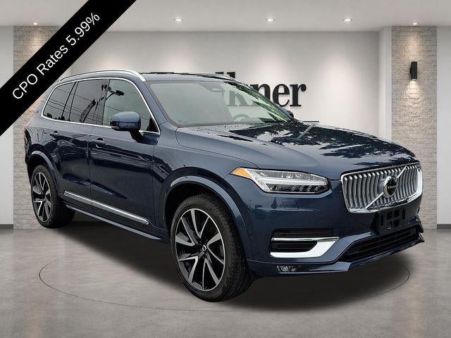 2023 Volvo XC90 B6 AWD Plus 7P in Denim Blue Metallic — front three-quarter view