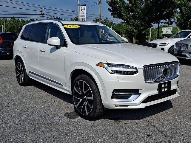 2024 Volvo XC90 B5 AWD Plus Bright Theme 7P in Crystal White Metallic — front three-quarter view
