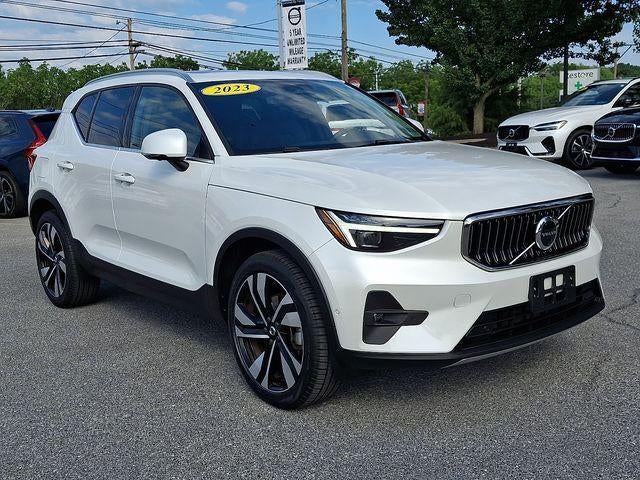 2023 Volvo XC40 B5 AWD Ultimate Bright Theme in Crystal White Metallic — front three-quarter view