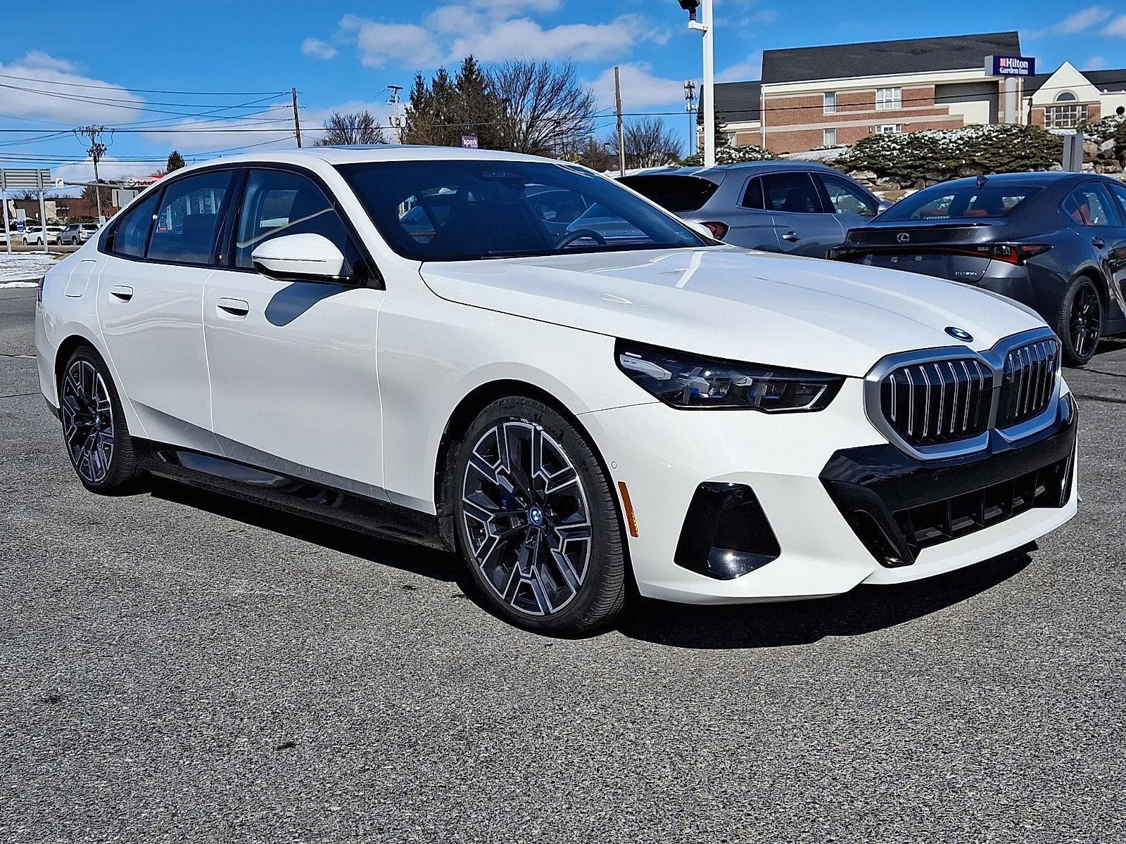 2025 BMW i5 xDrive40 Sedan in Alpine White — front three-quarter view