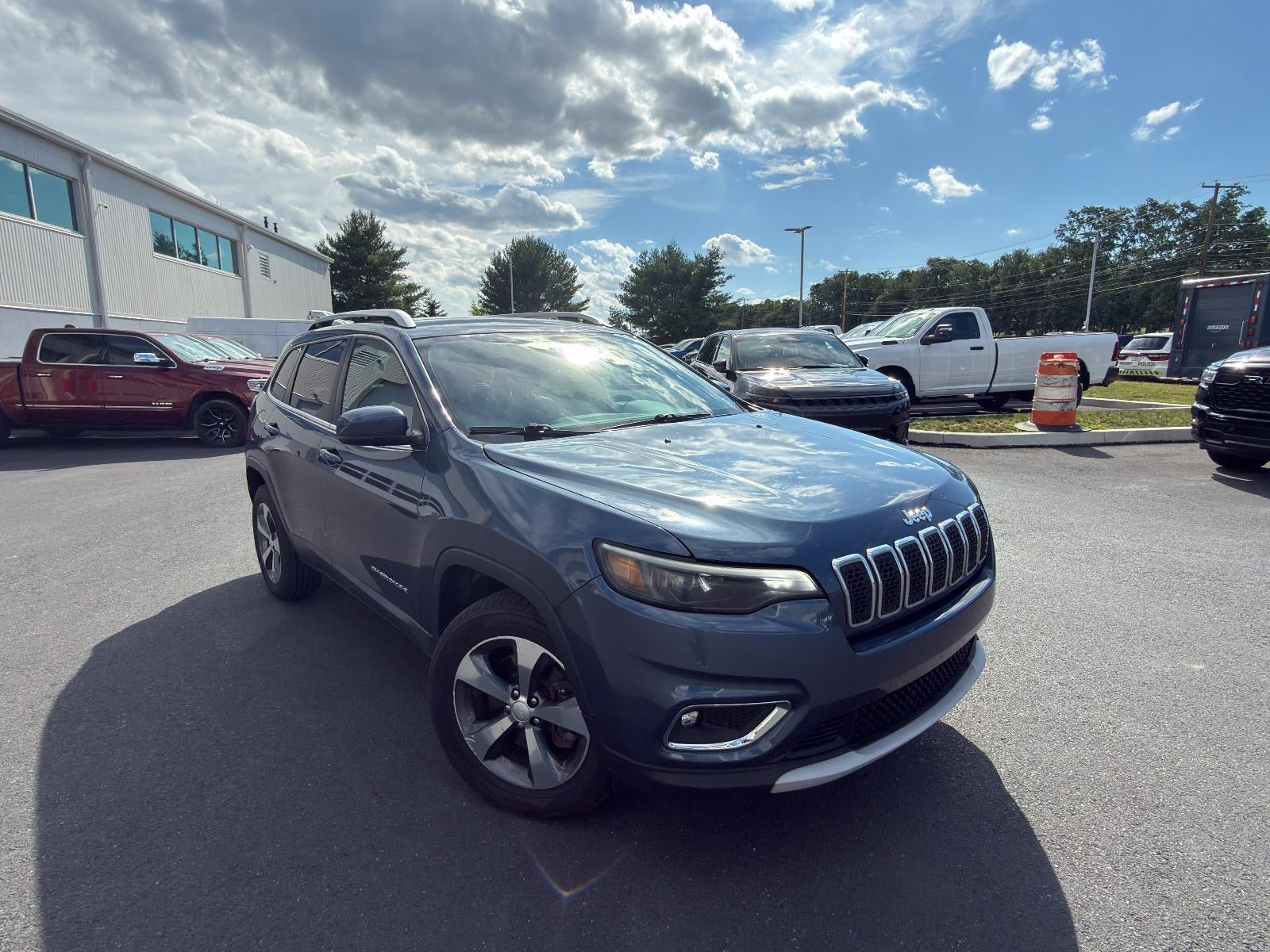 2019 Jeep Cherokee — interior view
