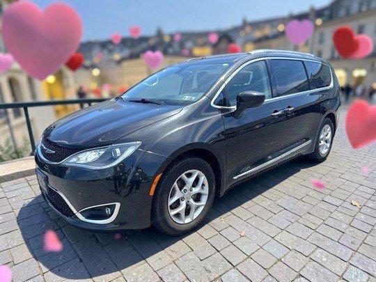 2018 Chrysler Pacifica Touring L Plus FWD in Brilliant Black Crystal Pearlcoat — front three-quarter view