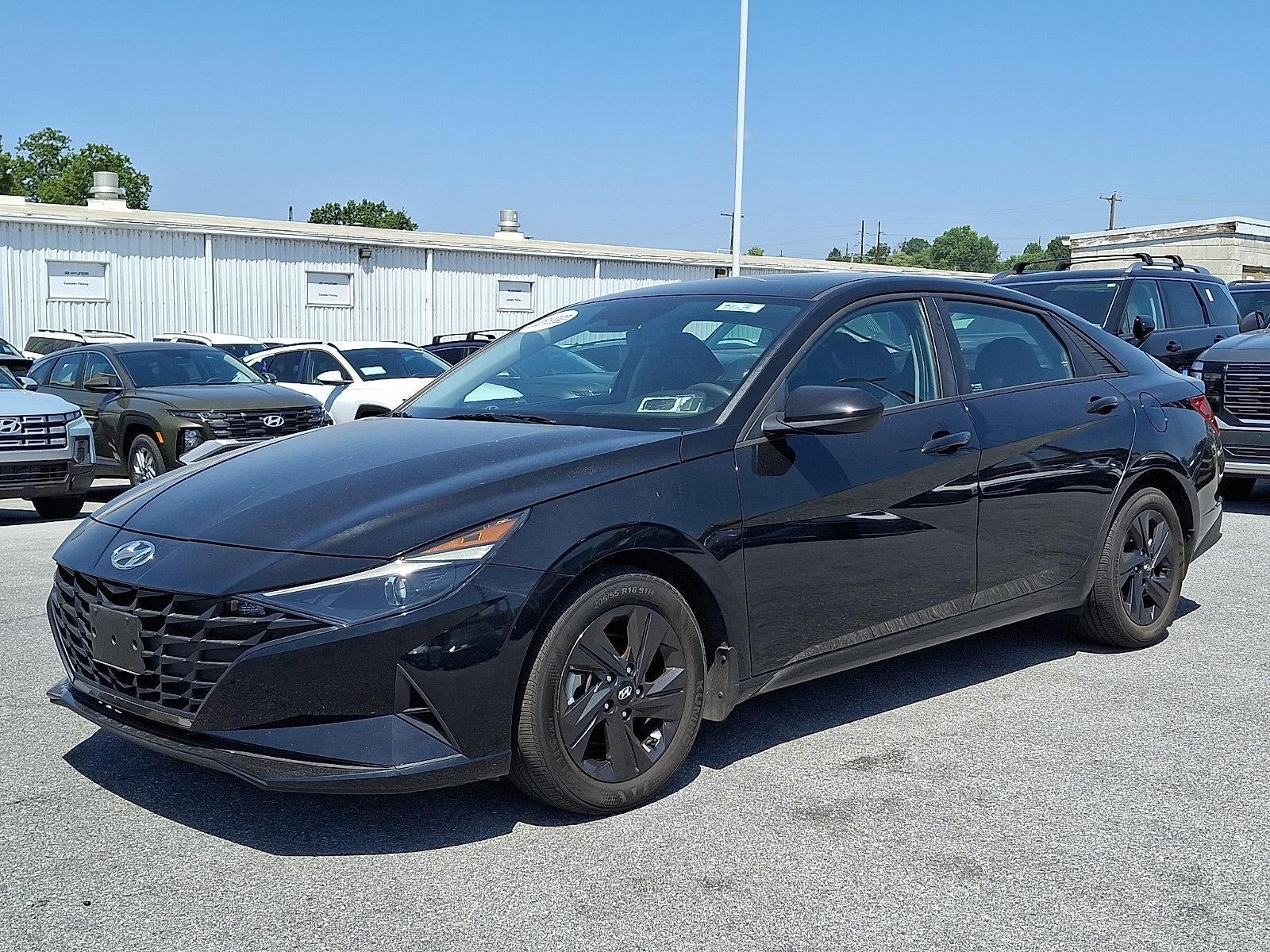2023 Hyundai ELANTRA SEL in Onyx Black — front three-quarter view